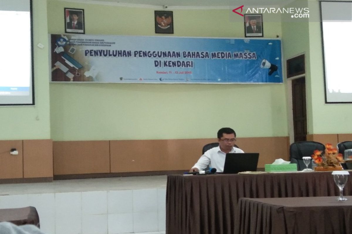 Kantor Bahasa Sultra beri penyuluhan wartawan