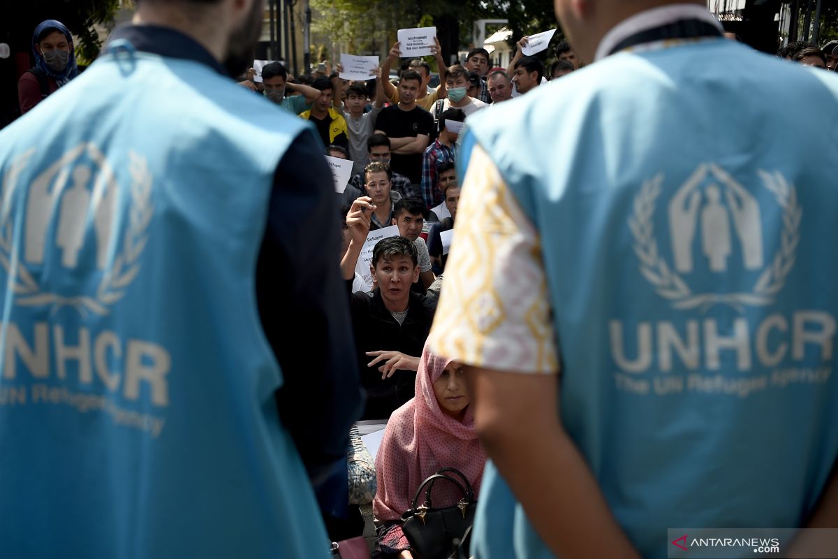 Indonesia encourages UNHCR to solve refugee issue