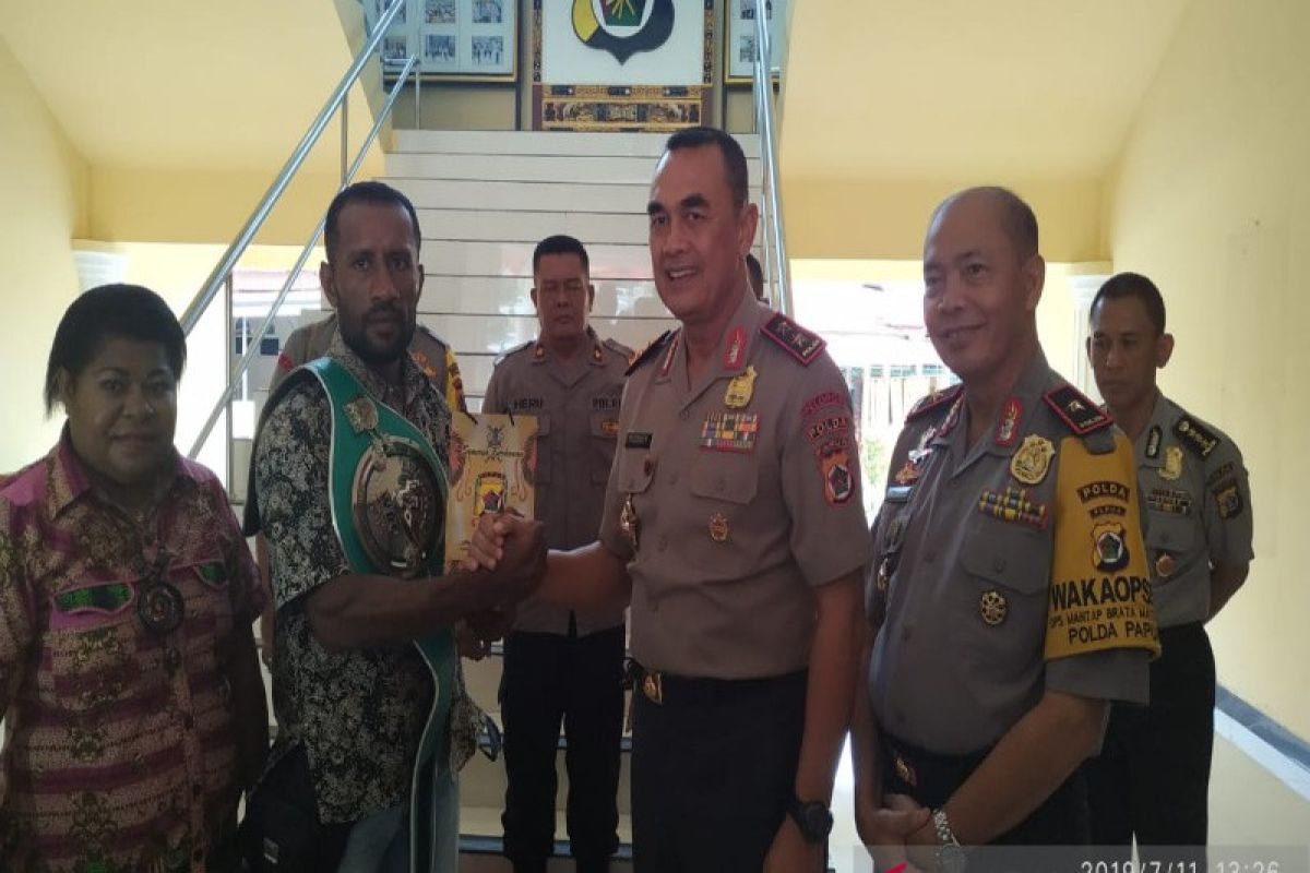 Pemegang sabuk WBC Geisler Ap dapat bantuan Kapolda Papua