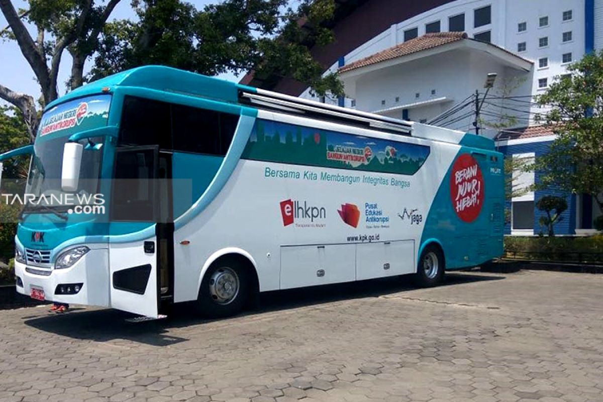 KPK "roadshow" bus antikorupsi di Surabaya