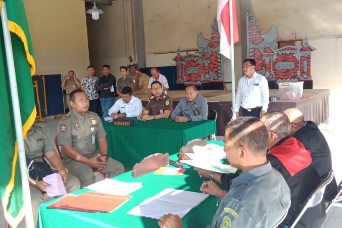 Pemkot Denpasar laksanakan sidang Tipiring bagi enam pelanggar KTR/PKL