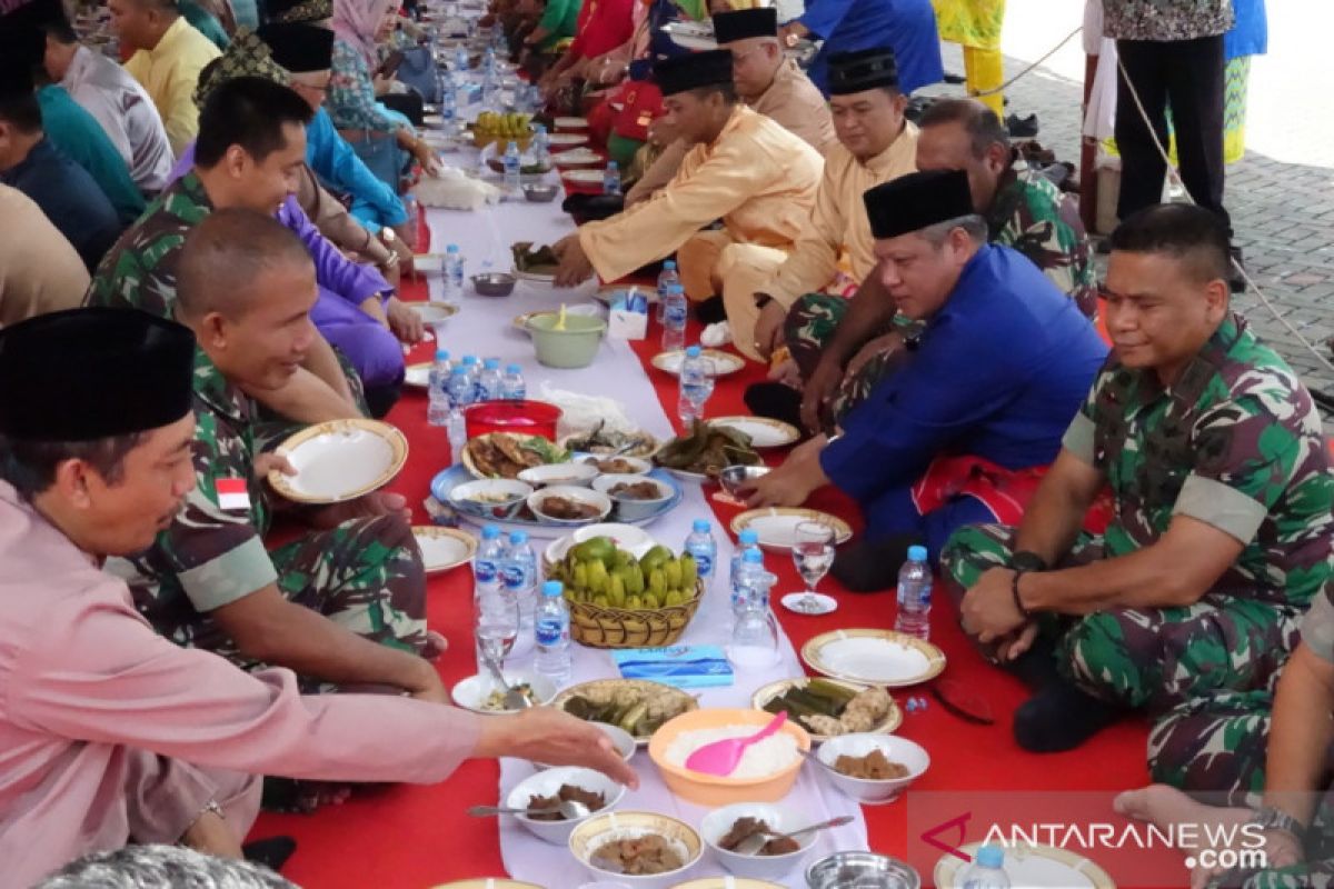 Pemkab Kubu Raya terus lestarikan tradisi makan saprahan