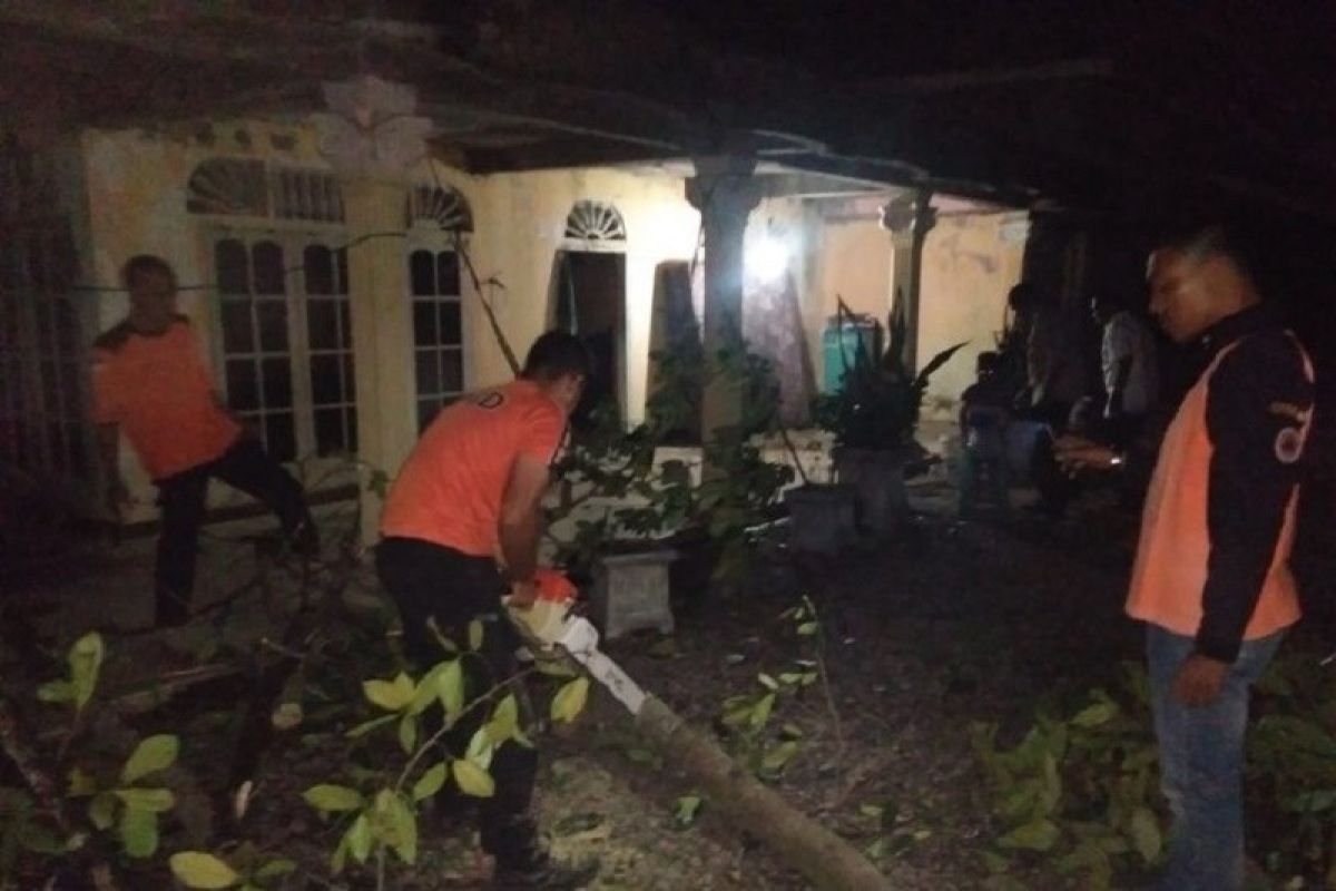 12 rumah dan tempat usaha rusak diterjang puting beliung di Aceh Utara