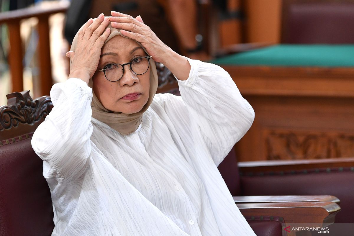 Ratna Sarumpaet ultah ke-70 dengan tumpengan di penjara