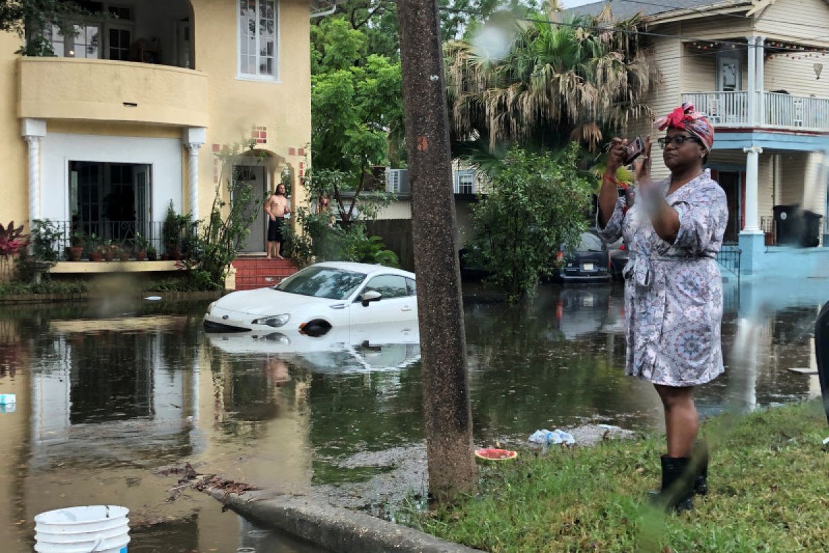 New Orleans digenangi banjir, hadapi kemungkinan badai