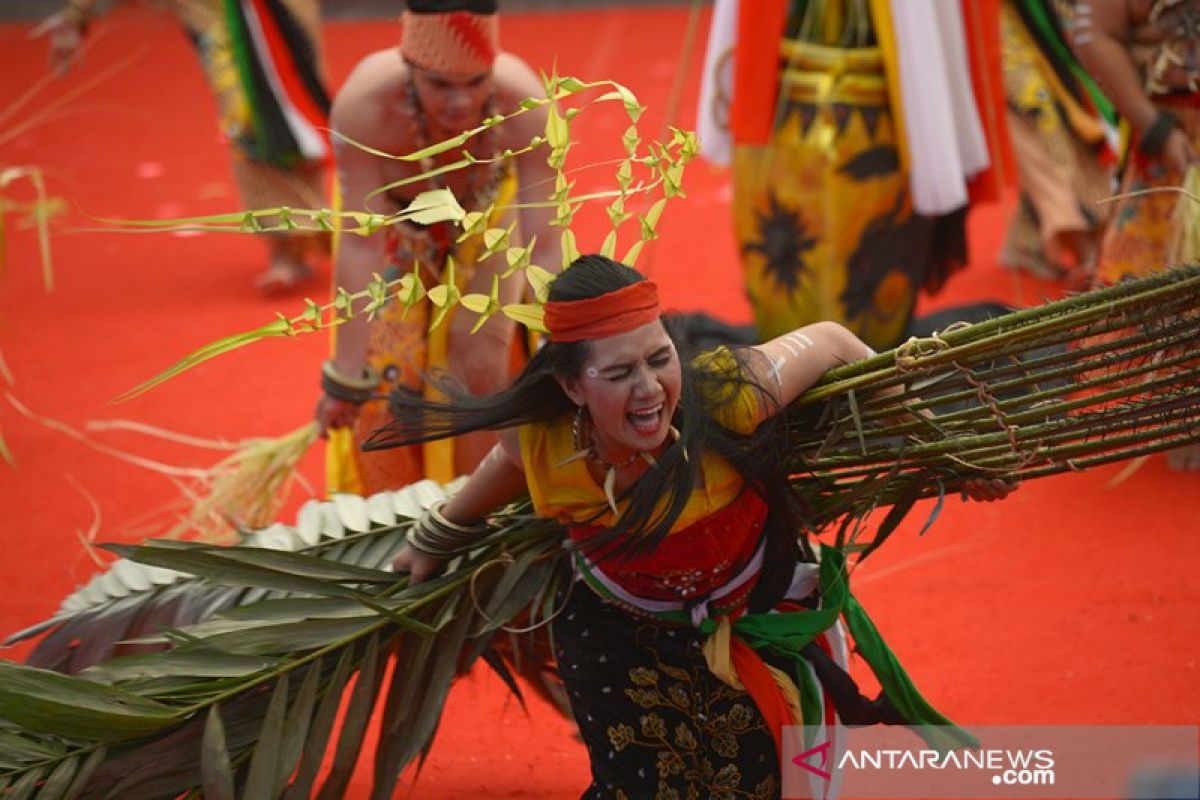 Tari Dayak Kaharingan pukau pengunjung Pesta Kesenian Bali