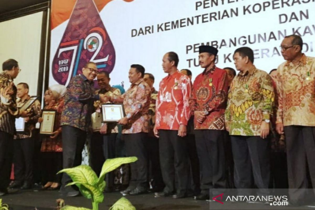 Pemkot Tanjungbalai terima penghargaan Bhakti Koperasi 2019