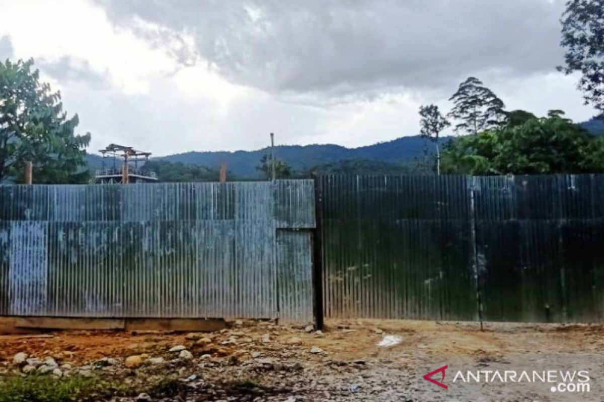 Ada galangan kapal di tengah hutan Nabire