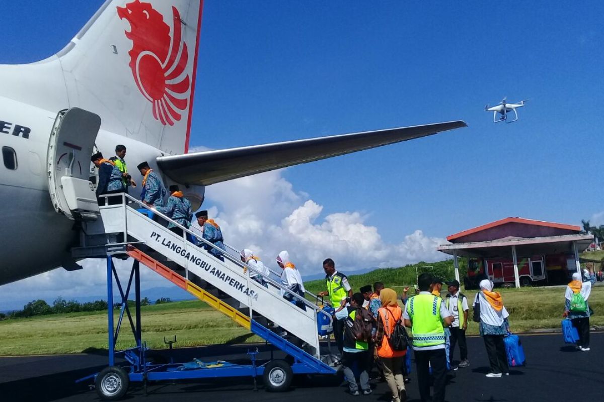 Ratusan calon haji kloter terakhir Malut diberangkatkan