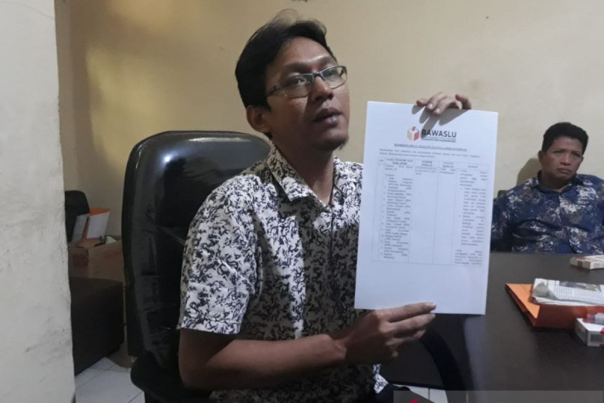 Seorang anggota KPU Karawang dan 12 PPK dinyatakan melanggar kode etik