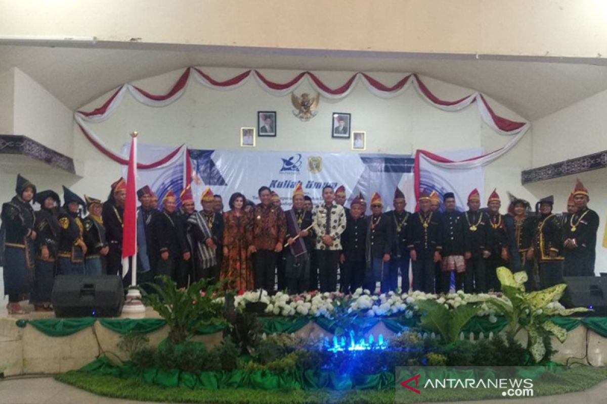 Menristekdikti ditabalkan menjadi marga Angkat