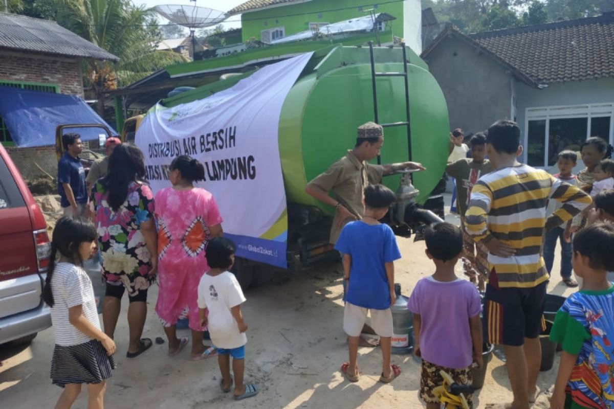Warga Kaliawi sangat terbantu dengan droping air bersih dari ACT Lampung