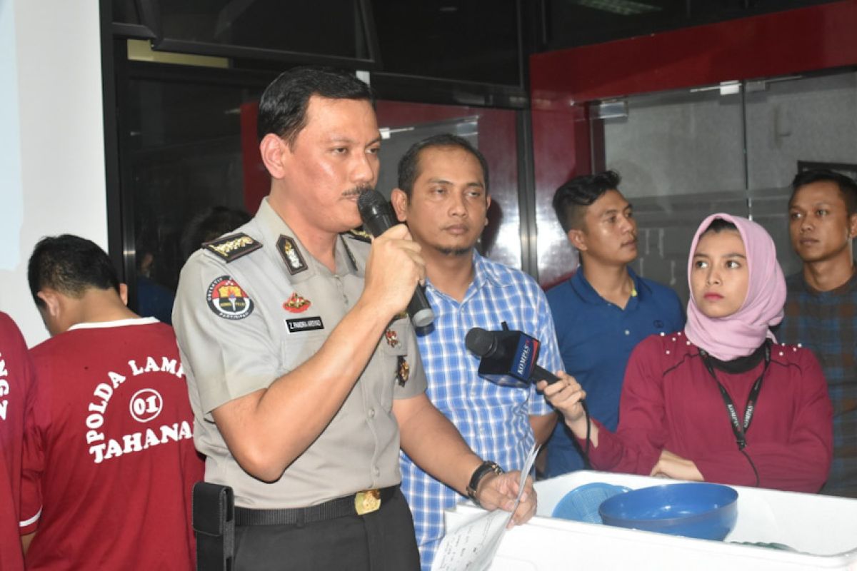 Polda Lampung gerebek penampungan 366.650 benih lobster