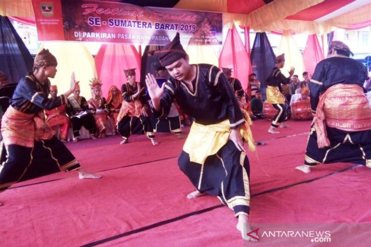 Tarian dan kuliner asal Sumbar menarik pengunjung  Pairi Daiza