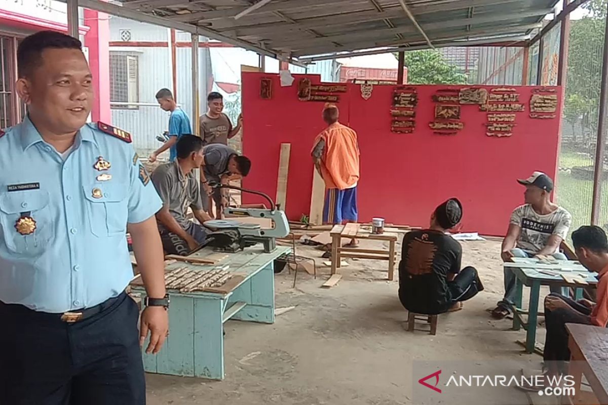 Cenderamata warga binaan Lapas Banyuasin siap dipasarkan