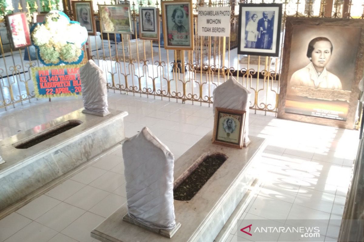 Peziarah Makam Kartini di Rembang didominasi orang dewasa