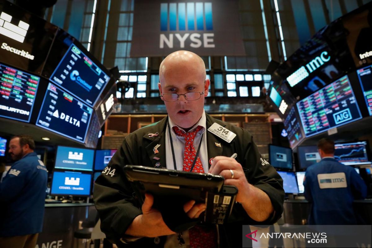 Wall Street dibuka menguat di tengah potensi penurunan bunga Fed