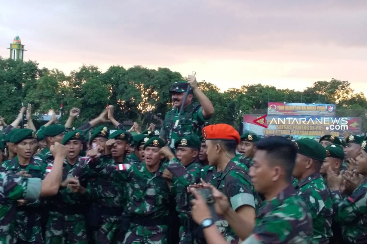 Panglima TNI mengecek kesiapan prajurit penjaga perbatasan RI-PNG