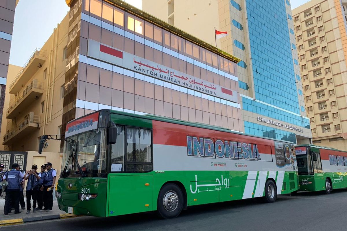 Menjelang kedatangan jamaah di Mekkah, bus shalawat disimulasikan