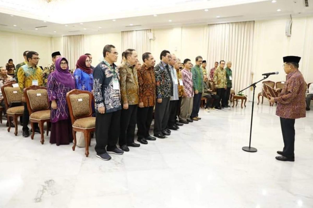 Wapres Jusuf Kalla lantik pengurus BKS PTIS masa amanah 2019-2023