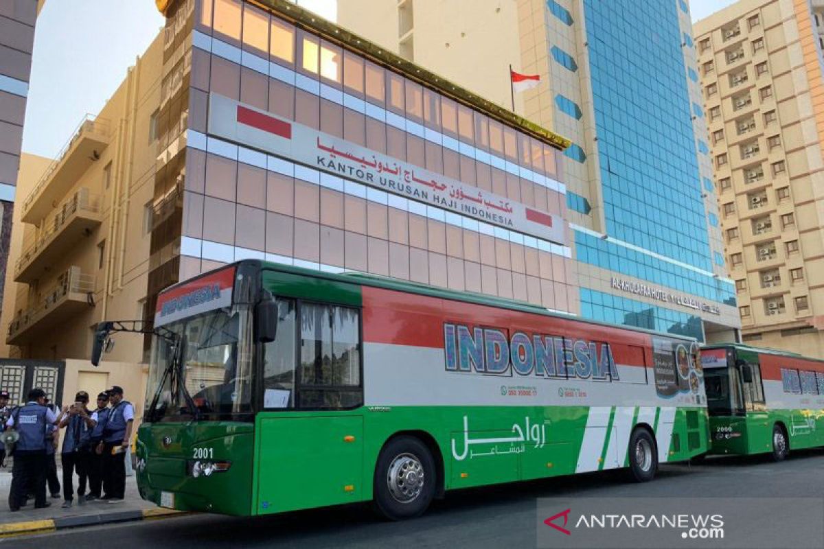 Bus Shalawat siap menyambut kedatangan calon jamaah haji Indonesia di Mekkah