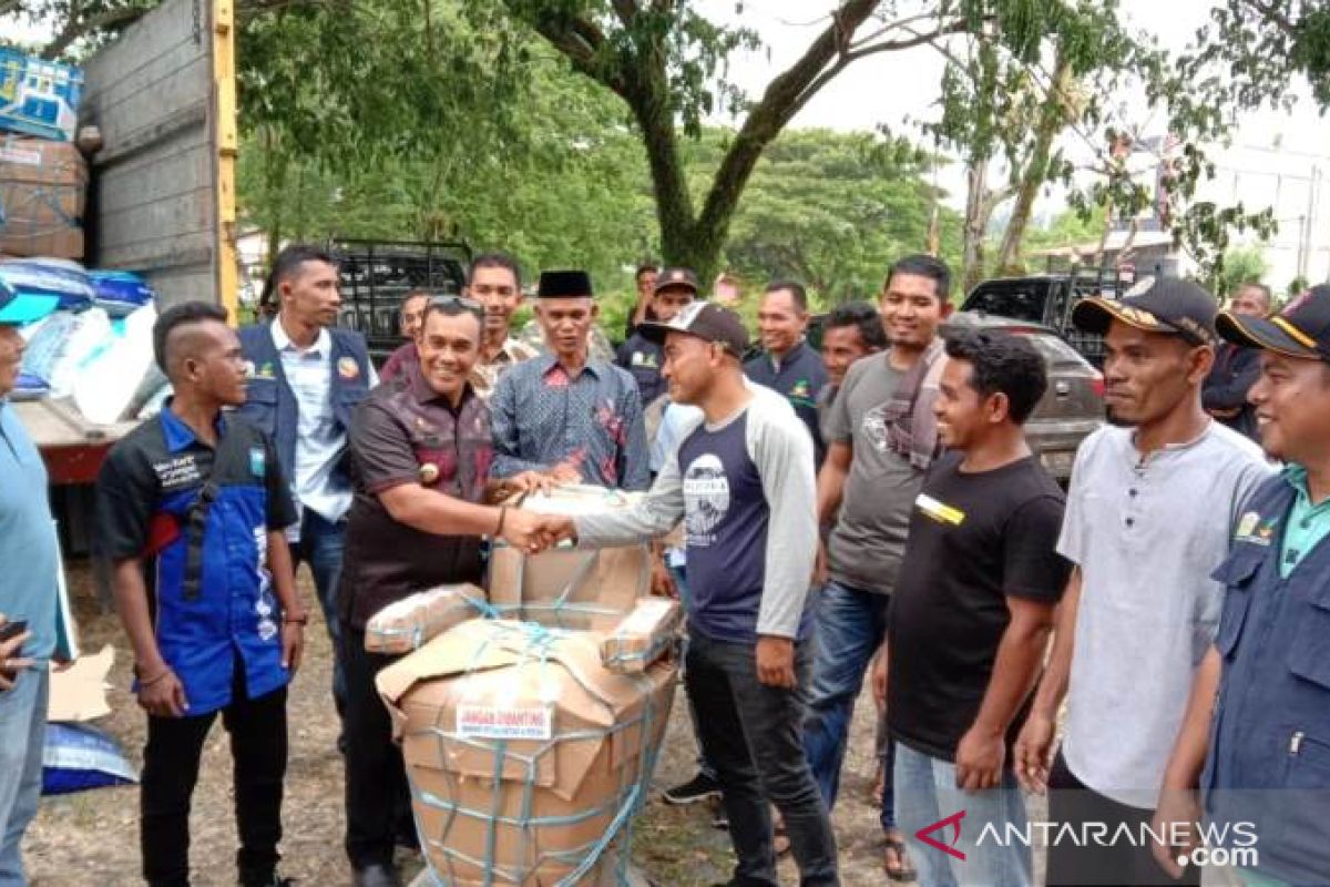Pemda Aceh Jaya serahkan bantuan usaha ekonomi produktif kepada warga miskin
