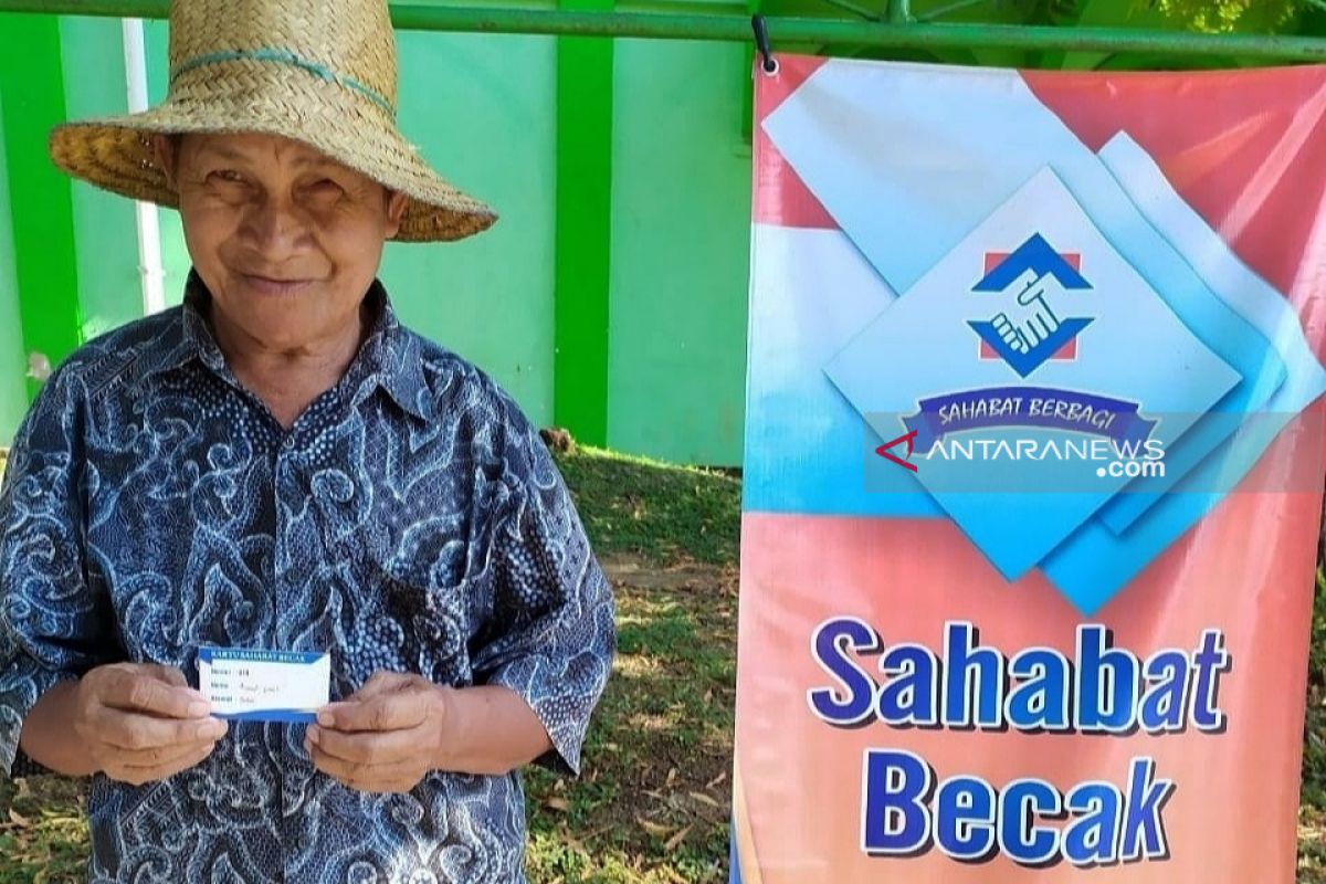 Setiap bulan penarik becak di HST mendapat sembako