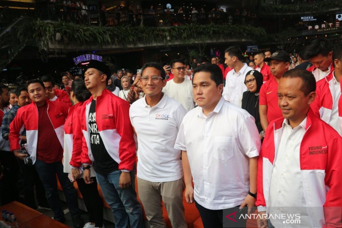 Milenial pendukung Jokowi dan Prabowo membaur dalam merah putih
