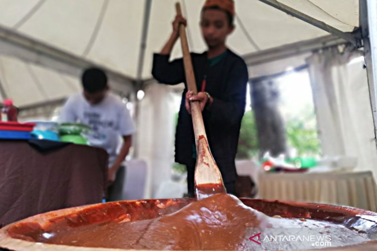 Ada dodol betawi di Festival Pasar Baru