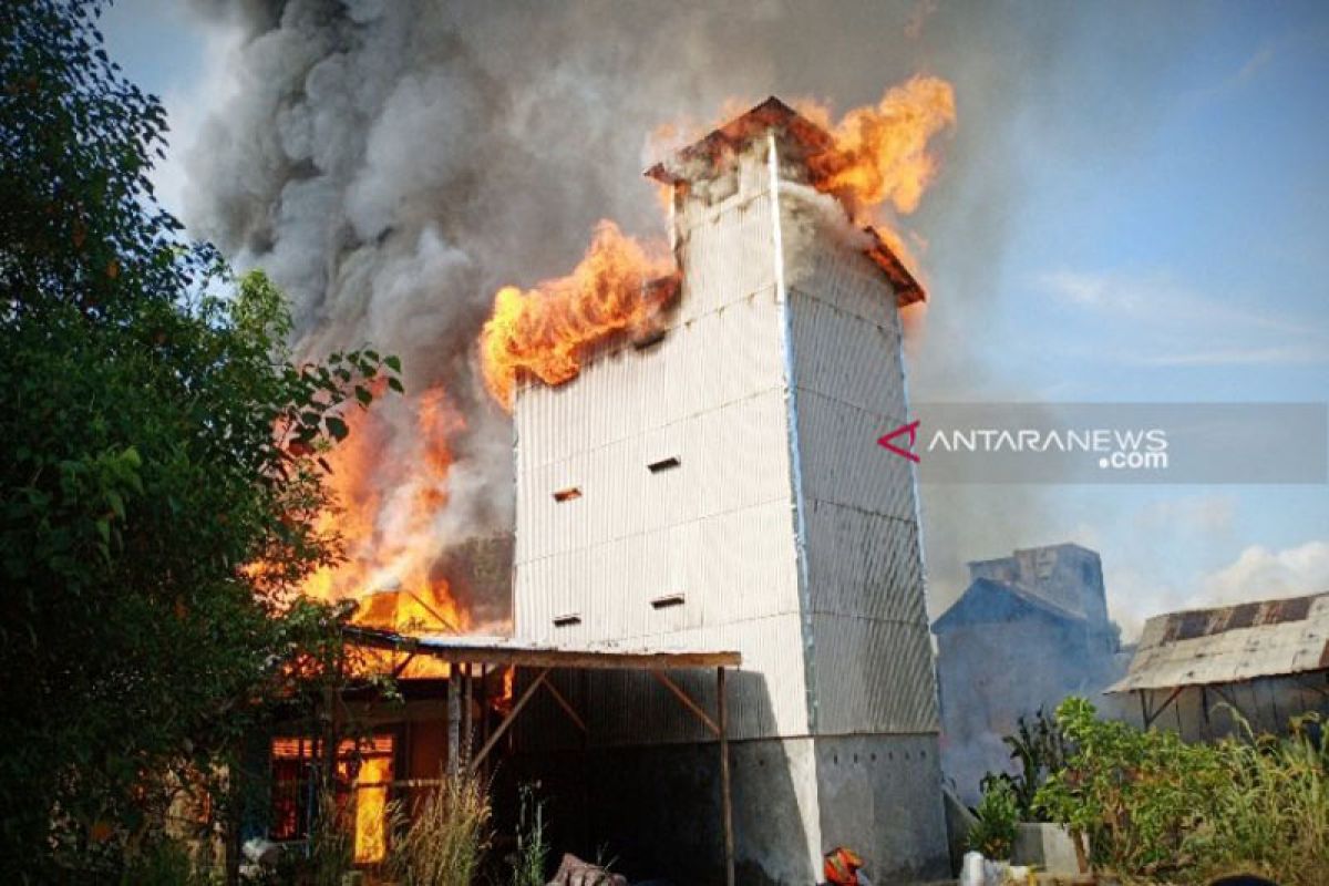 Bangunan sarang walet di Barito Timur ludes terbakar