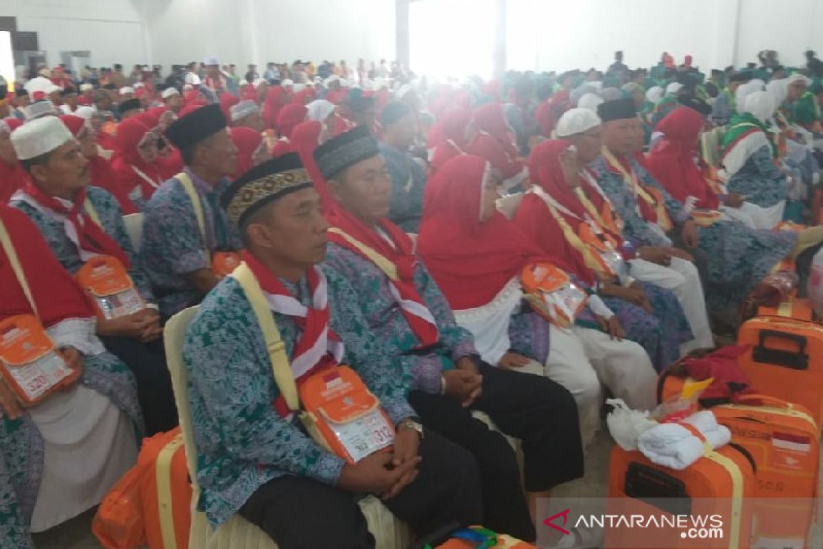 Calhaj berhadapan  dengan musim panas di Mekkah