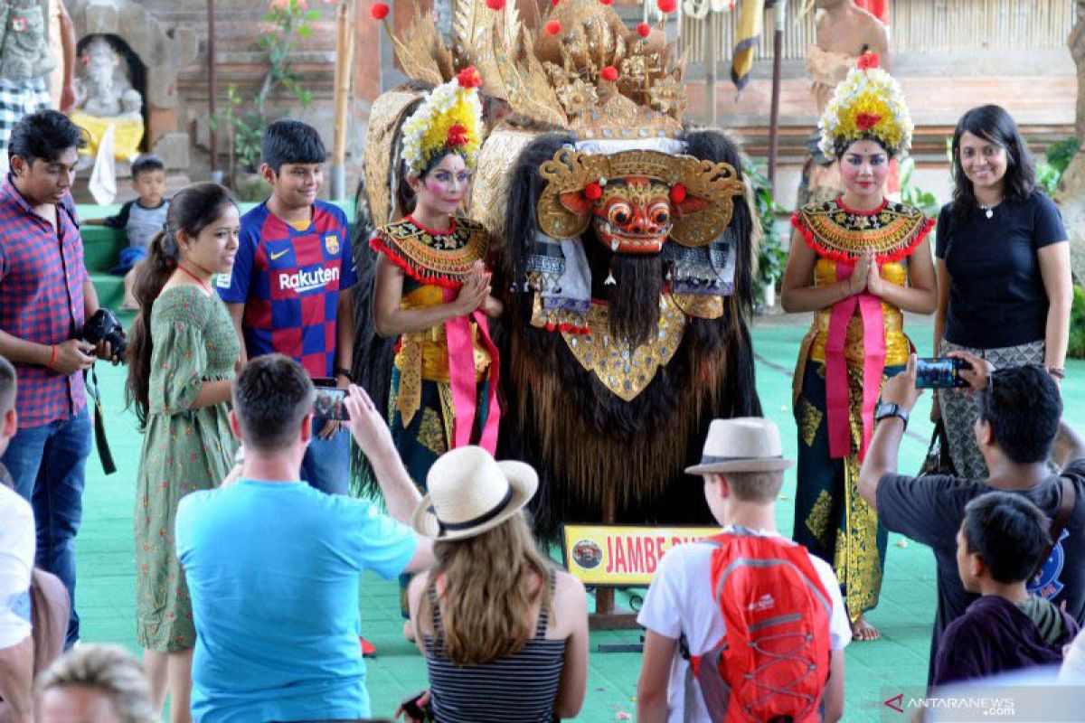 Tari Barong Batubulan-Gianyar pun disukai wisatawan asing (video)