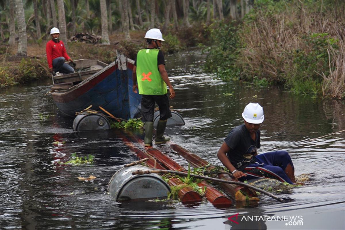 Inhil daerah "1.000 parit" tersulit untuk program listrik desa di Riau, ini sebabnya