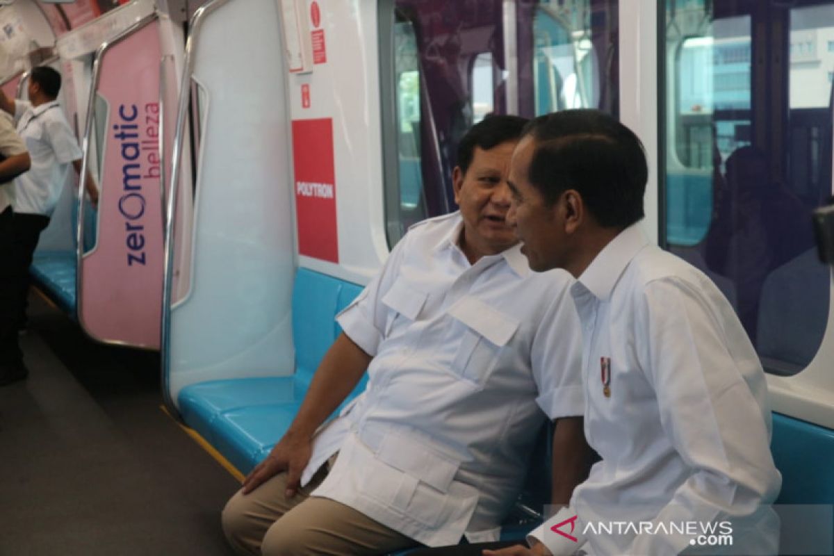 Di MRT, Prabowo ucapkan selamat kepada Joko Widodo
