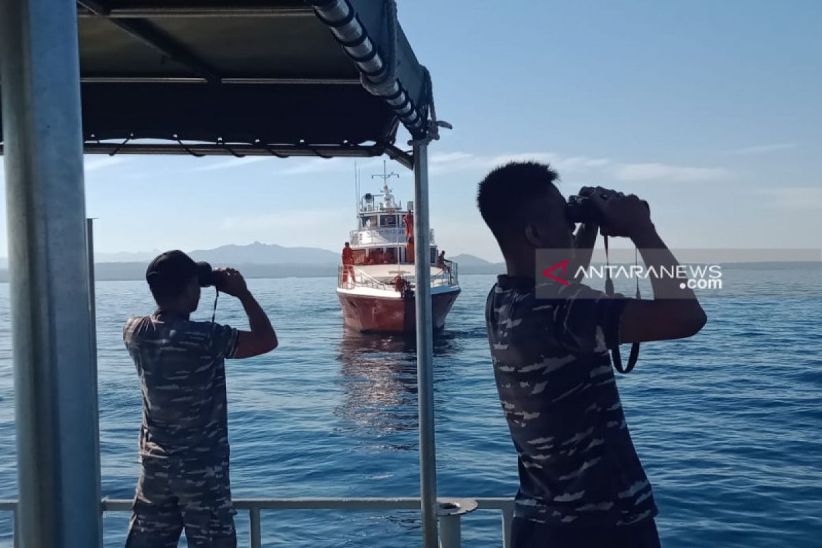 TNI AL bantu cari korban tenggelam di Kupang