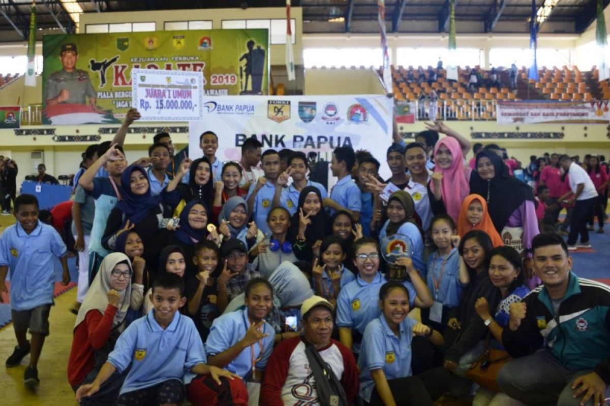 Karate - Bank Papua juara umum Piala Pangdam Cenderawasih