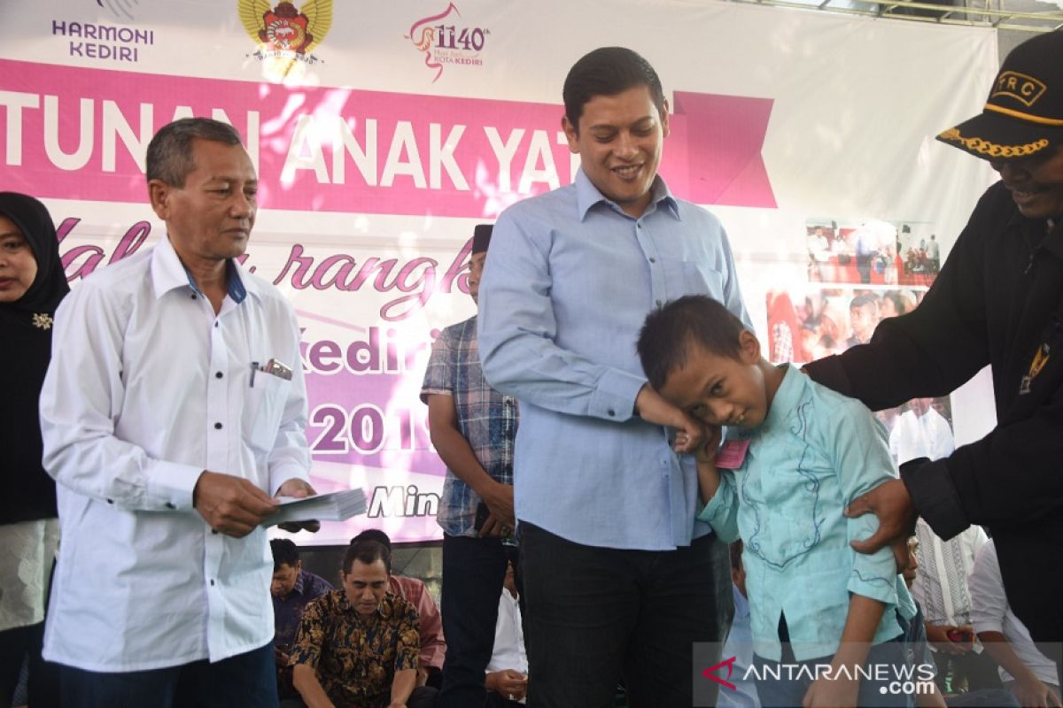 1.600 anak yatim di Kota Kediri dapat santunan