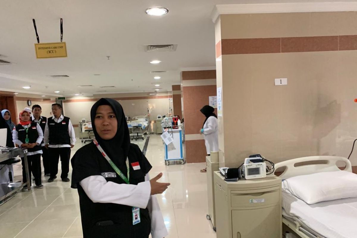 Antisipasi dehidrasi, tim dokter lakukan gerakan minum bersama di Mekkah