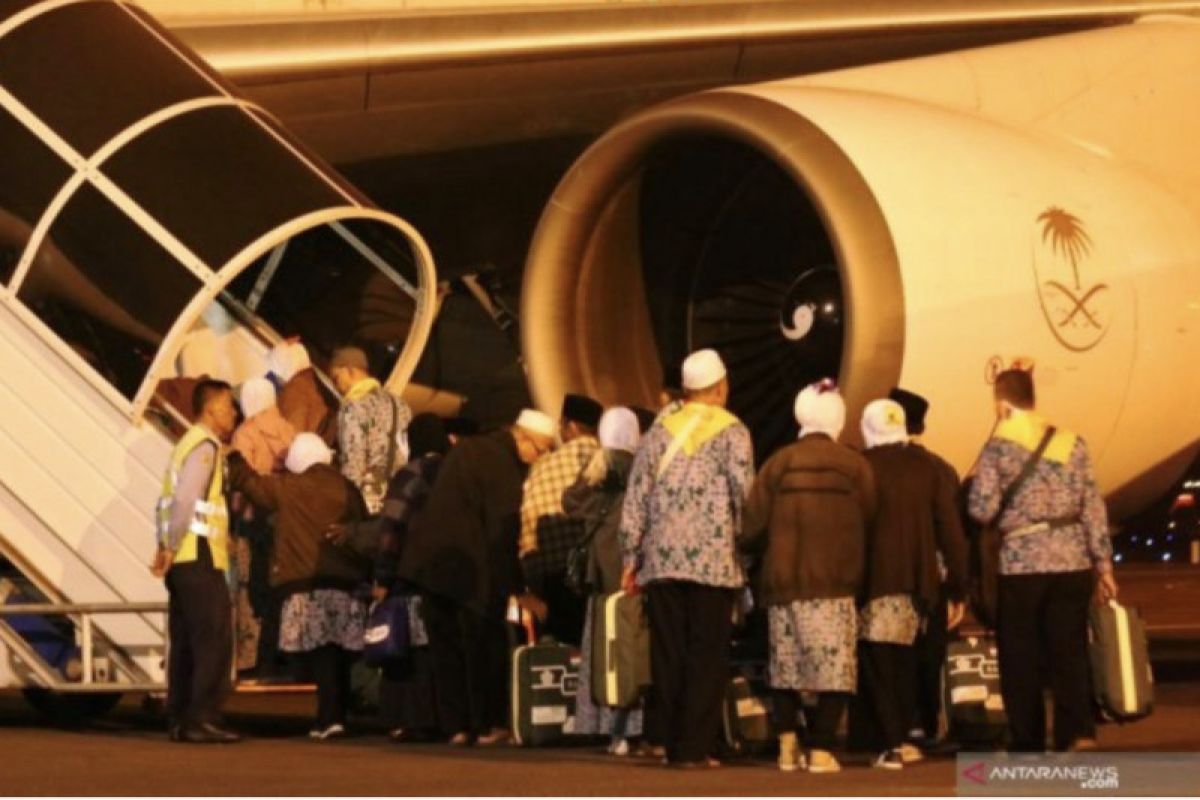 Dua calon haji tertunda berangkat ke Tanah Suci karena demensia