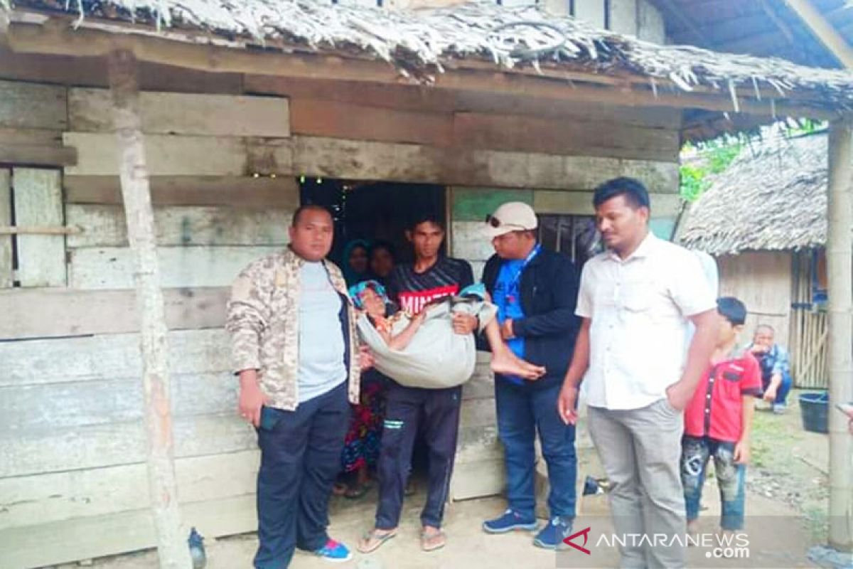 Pekerja sosial Aceh Utara bawa Nek Buryah ke rumkit, luka sudah membusuk