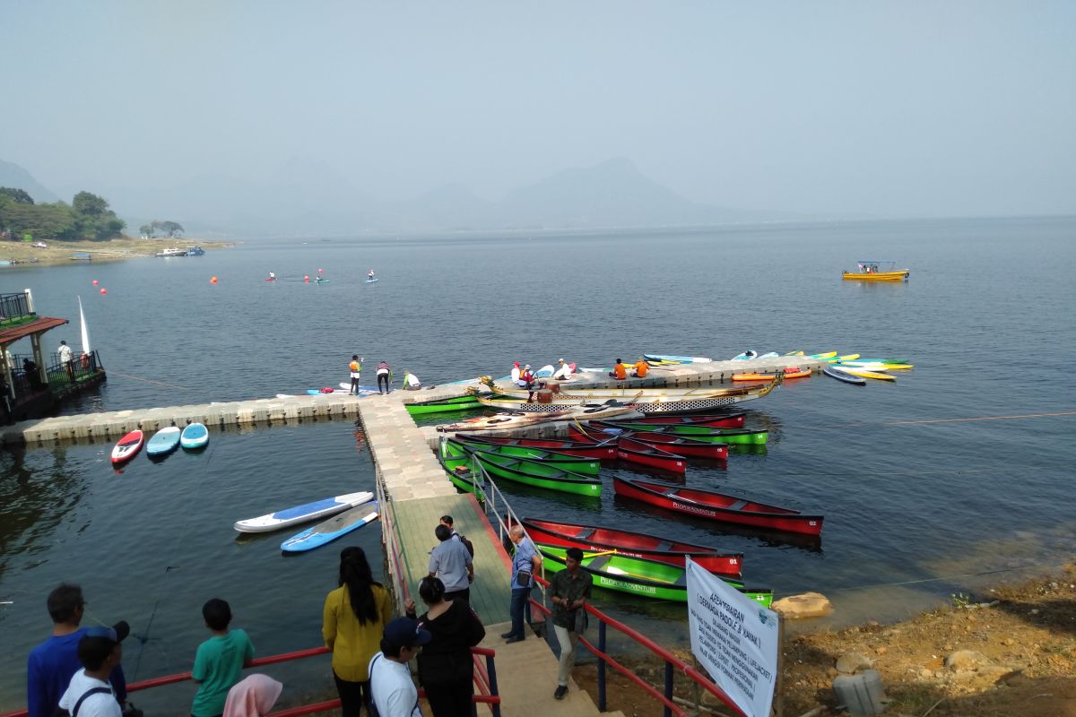 Jasa Tirta promosikan wisata air Waduk Jatiluhur lewat ekshibisi dayung-kayak