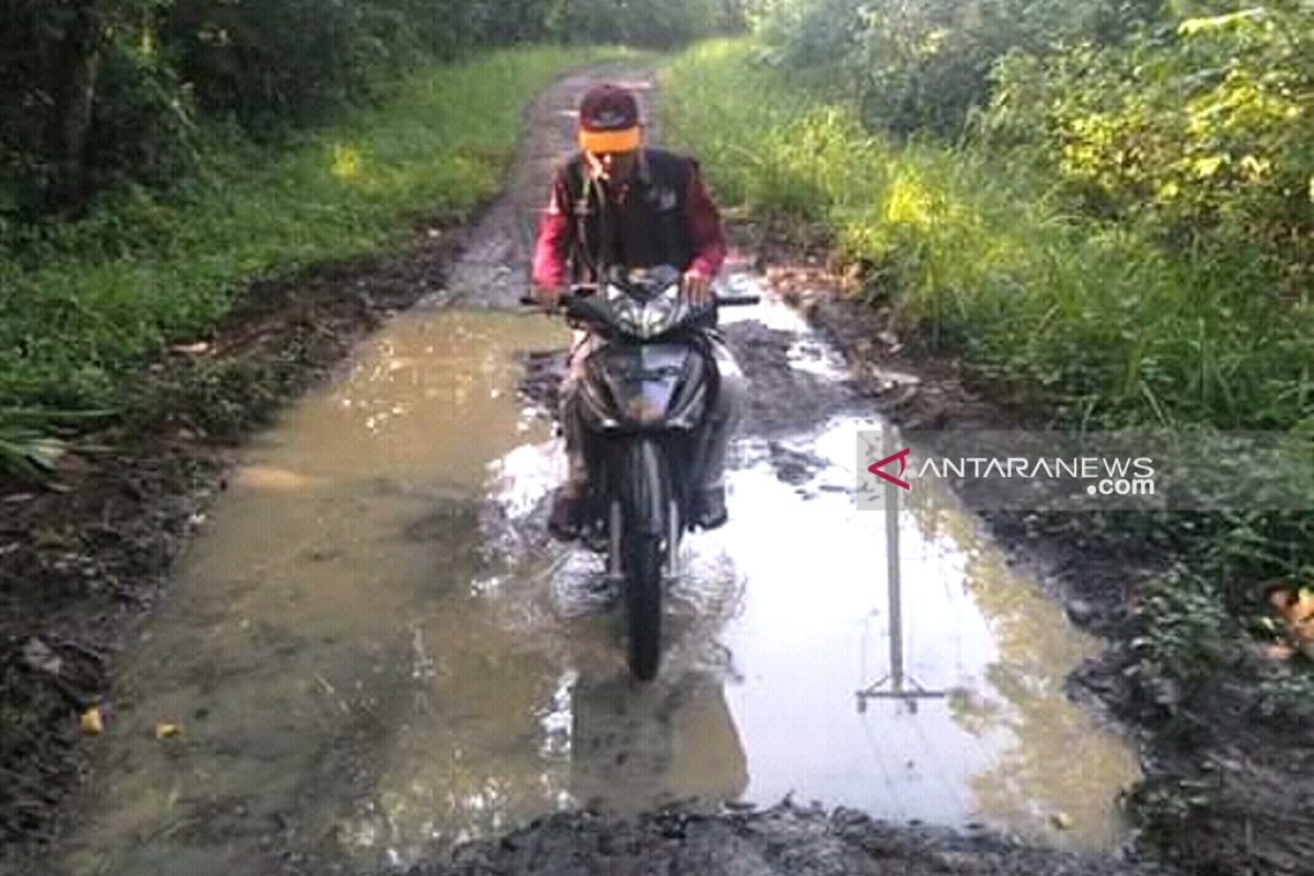 Jalan kabupaten rusak, warga Rejang Lebong belanja ke Musi Rawas