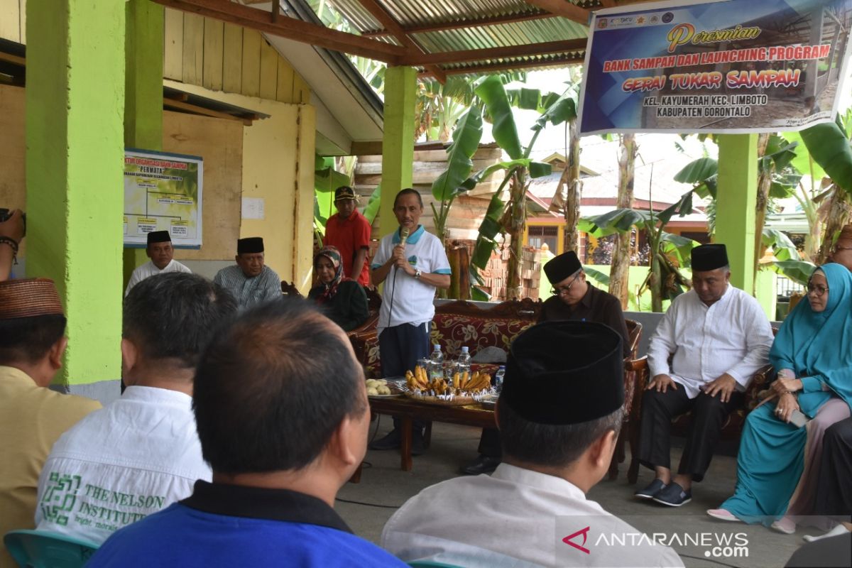 Gorontalo luncurkan gerai tukar sampah dengan bahan pokok