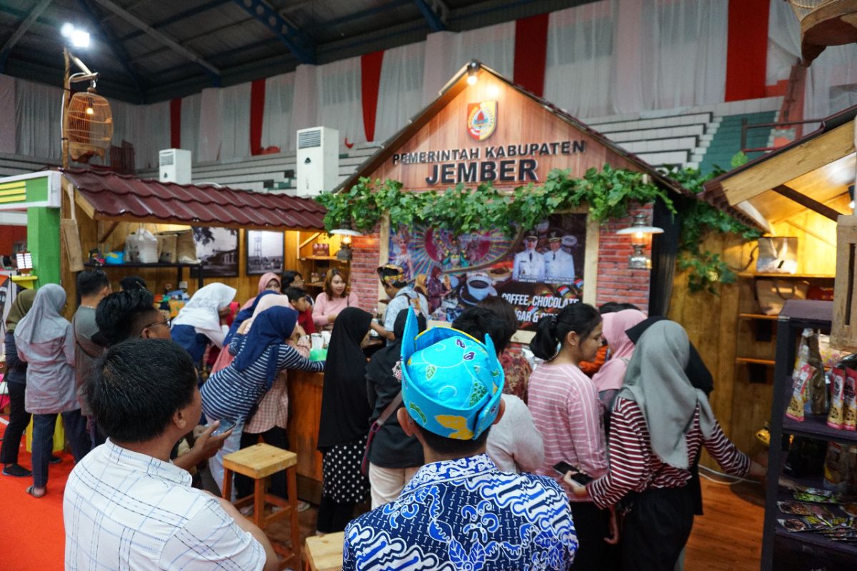Promosikan produk lokal antarkan Jember raih stan terbaik di Harkopnas