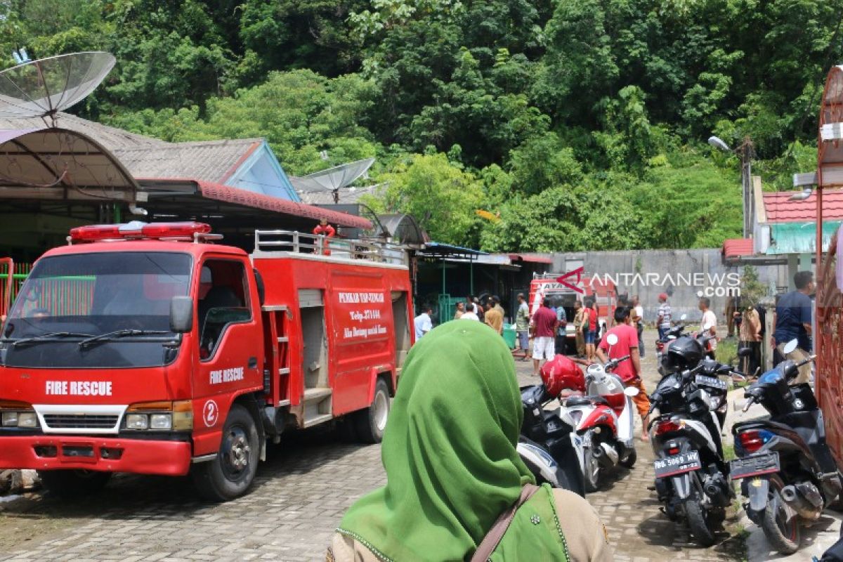 Rumah Akiong di Sibuluan Nalambok terbakar