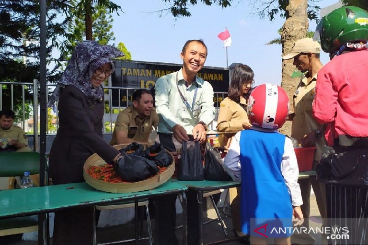 TPID Kota Kediri lakukan operasi pasar cabai