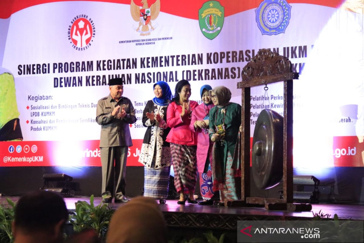 Nor Baiti Bersyukur Tiga Istri Wapres ke Kaltim