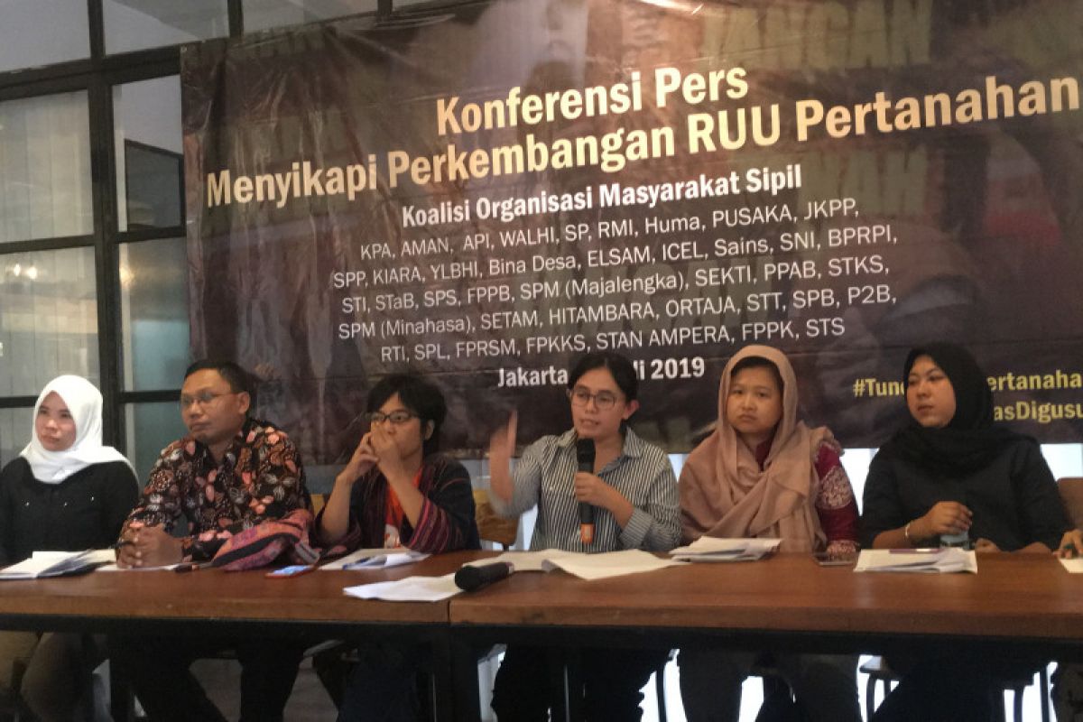 Polemik RUU Pertanahan, ditentang petani didukung real estat