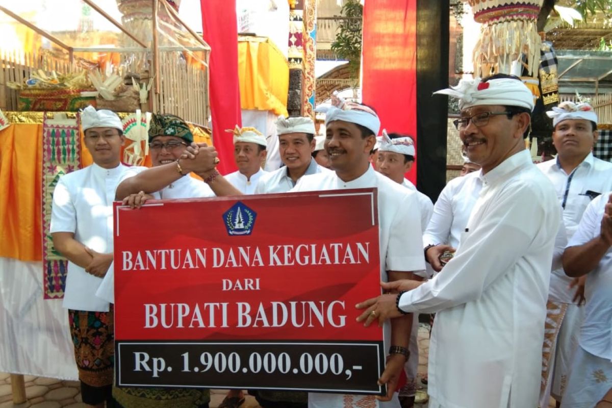 Bupati Badung bantu Pura Desa dan Pura Puseh Adat Kerobokan