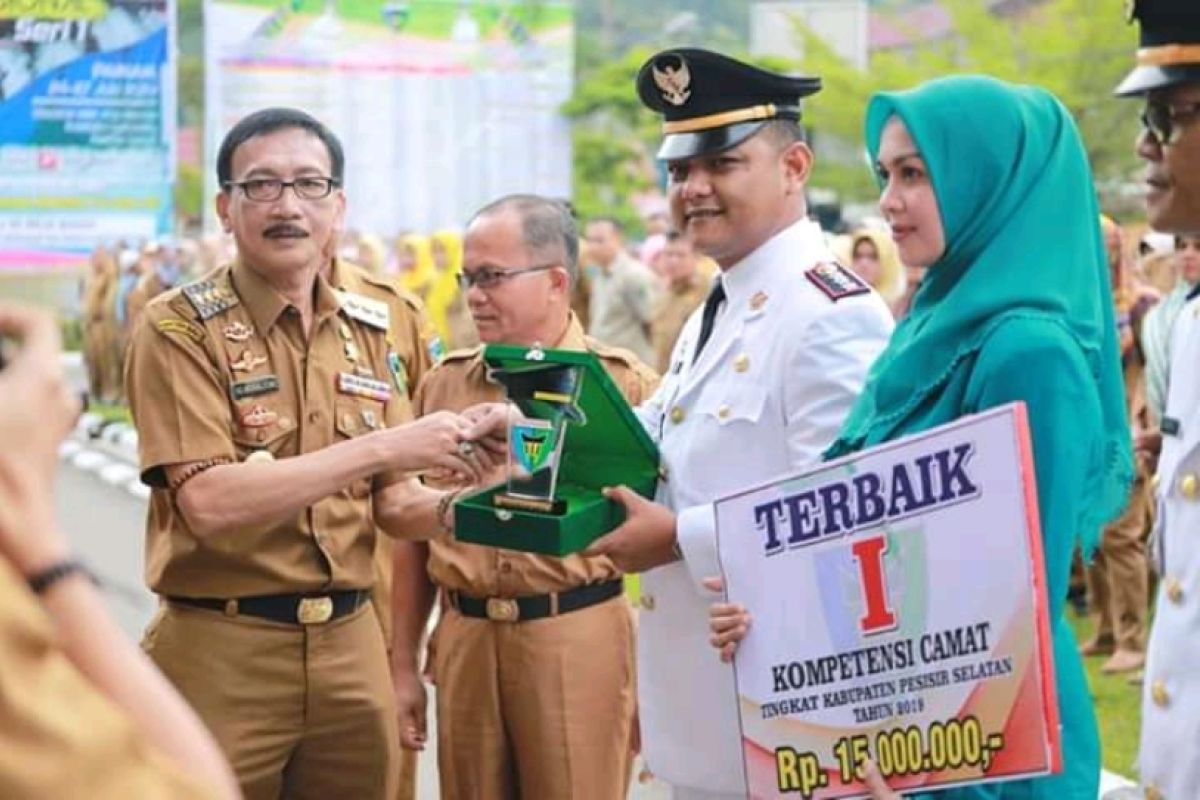 Camat Lengayang terpilih jadi camat terbaik di Pesisir Selatan 2019